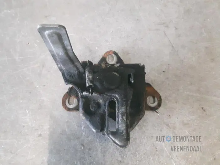 Bonnet lock mechanism Suzuki Swift