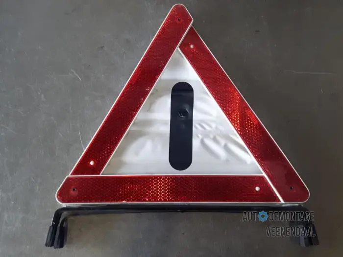 Warning triangle Mercedes E-Klasse