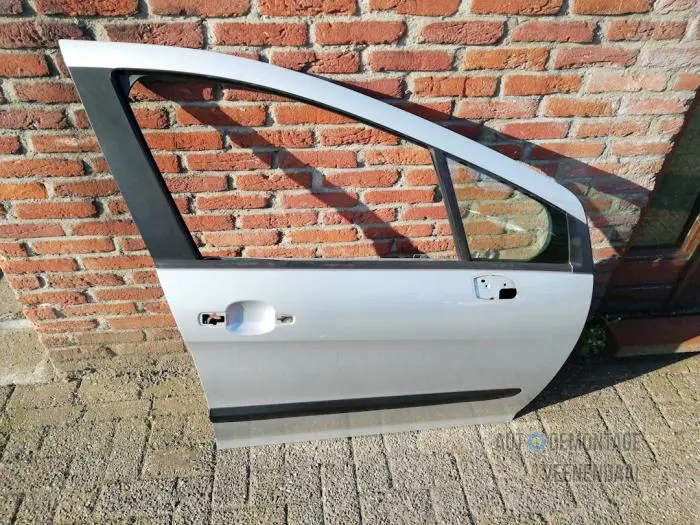 Front door 4-door, right Peugeot 308