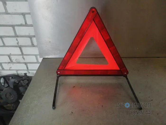 Warning triangle Nissan Micra