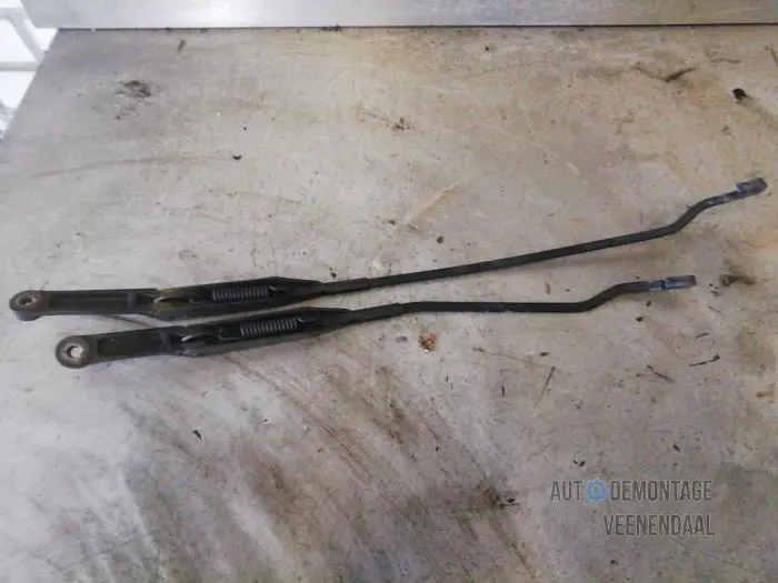 Front wiper arm Opel Combo