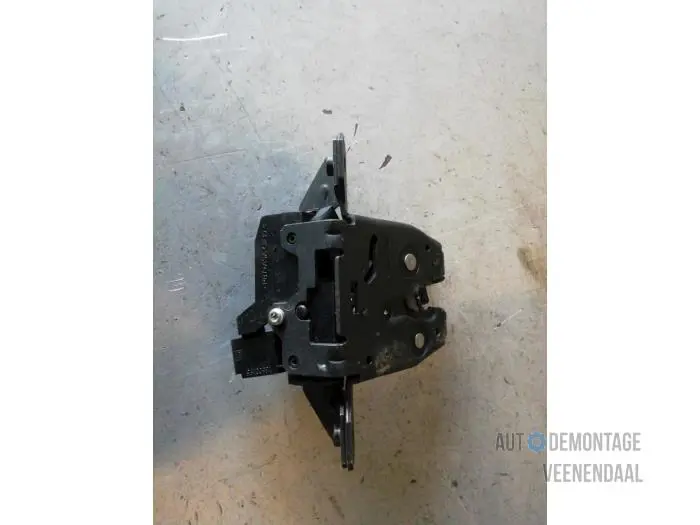 Tailgate lock mechanism Opel Astra