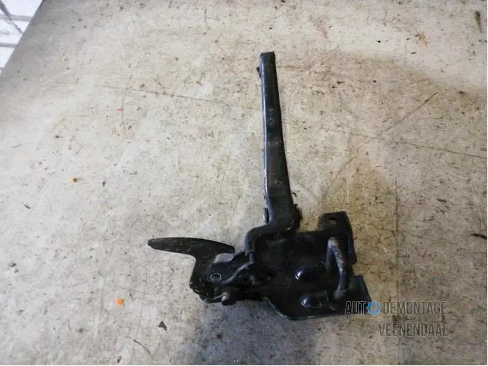 Bonnet lock mechanism Audi A4