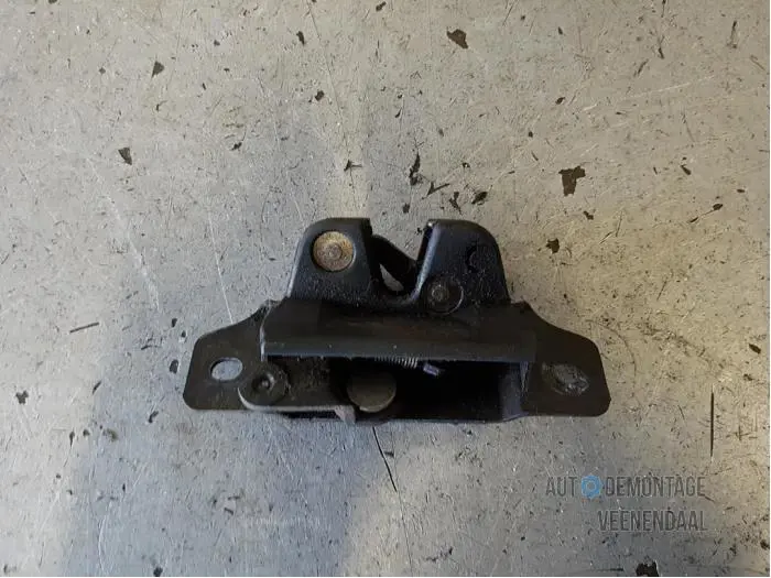 Tailgate lock mechanism Peugeot 206