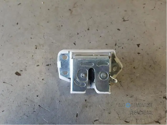 Tailgate lock mechanism Nissan Pixo