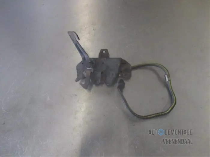 Bonnet lock mechanism Volvo V40